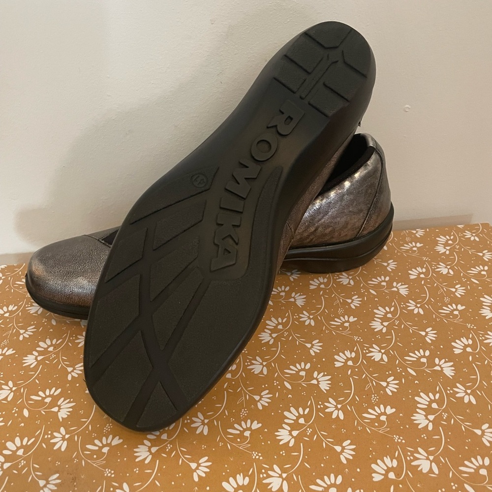 Romika Comfort Shoes Silver Leather Black Soles Support Cushioned Shoes Size 11 - Picture 4 of 9